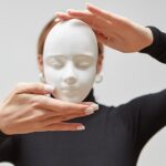 Il business dell’antimafia “di facciata” e la crisi dei beni confiscati: un’inchiesta sul limbo della legalità antimafia facciata inchiesta beni confiscati maschera